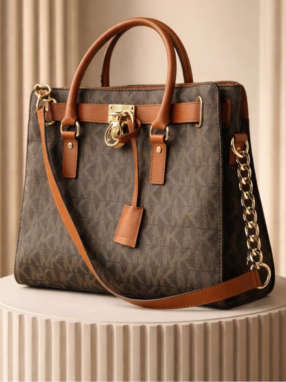 ✋🛑Price Drop ✋🛑Authentic Michael Kors Handbag/Shoulder Bag.